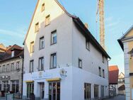 Sanieren und vermieten: 3 Parteienhaus mit Gewerbeeinheit und Baulücke in Forchheimer Innenstadt - Forchheim (Bayern)
