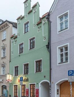 2 1/2-Zimmer-Dach-Wohnung mit zwei darüberliegenden Hobbyräumen und Balkon, mitten in der Stadt - Landshut