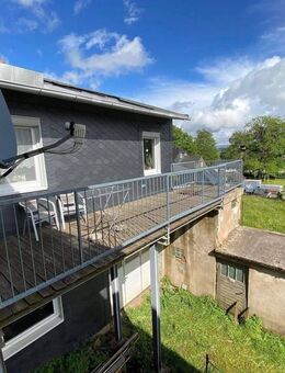 Das Haus für die große Familie in Kombination mit ca. 300 m² Gewerbefläche für Ihre Geschäftsidee, sowie Mieteinnahmen aus 2 schicken Wohneinheiten. - Gillersdorf