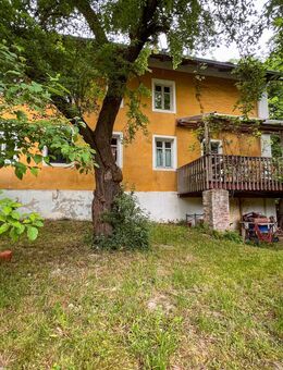 Großzügiges Landhaus in zentraler Dorflage von Holzhausen/Geisenhausen, Landkreis Landshut - Geisenhausen
