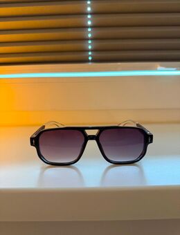 Noir Shade – Klassisch-schwarze Sonnenbrille im minimalistischen Stil - Langenberg