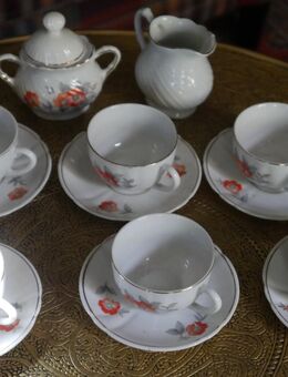 Kindergeschirr , Porzellan , ca. 1930 , 6 Tassen , 6 Untertassen ,1 Zuckerdose , 1 Milchkännchen - Görlitz