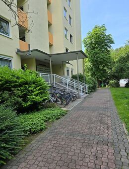 Schöne 3 Zimmerwohnung mit Wohnküche und Balkon - Maintal