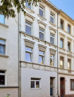 Charmante, sanierungsbedürftige, denkmalgeschützte Erdgeschosswohnung mit Terrasse in Köln-Mühlheim - Köln