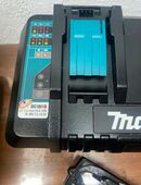 Makita Ladegerät mit zwei Akkus in 96047