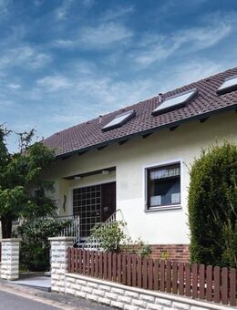 Haus mit großer Wohnung, Einliegerwohnung, Garage, Garten - Haag