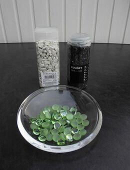 Glas Schale 19 cm asymmetrisch schlicht + Ikea Kulört Glassplitter + Depot Deko Steine + Glas Nuggets grün- zusammen 4,- - Flensburg