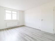 Großzügiges Wohnerlebnis: Helle Räume, stilvolle Küche & elegantes Tageslichtbad mit Komfort - Duisburg