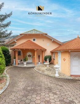 Einzigartig ausgestattetes Einfamilienhaus mit Einliegerwohnung in Panoramalage. - Bad Wildbad