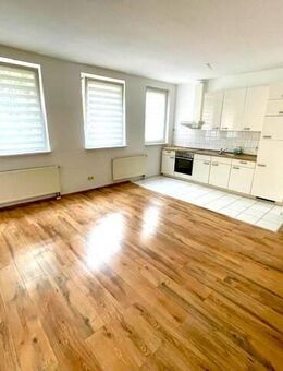 Helle 2-Zimmer Wohnung mit Einbauküche und Balkon in zentraler Lage. - Magdeburg