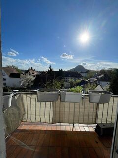 Gemütliche Wohnung mit Stellplatz und Balkon.