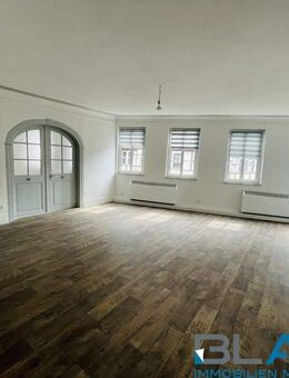 Gepflegte 4-Zimmer-Altbauwohnung im Zentrum von Leonberg - modernisiert und bezugsfrei! - Leonberg (Baden-Württemberg)