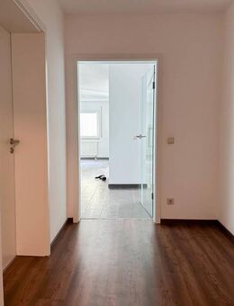Große 2-Zimmer-Wohnung mit Aufzug, zwei Balkonen und Tiefgaragenstellplatz! Eigennutzung möglich! - Coburg
