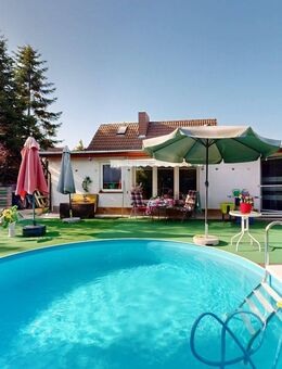 Bezugsfreies Einfamilienhaus mit großem Garten, Süd-Terrasse & Pool - Petershagen (Eggersdorf)