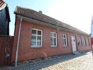 PROVISIONSFREI - Mitten im Stadtkern - 6 Zimmer, Keller und Innenhof mit Garage - Wittenburg