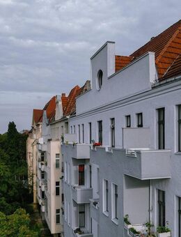 Vermietete 2-Zimmerwohnung mit Balkon in modernisiertem Altbau - Berlin