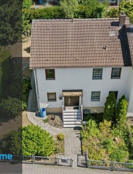 Charmantes Reihenendhaus mit PV-Anlage, Balkon und Garage in Bubenreuth - Bubenreuth