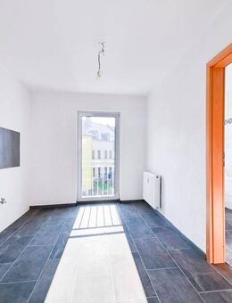 WOW! sanierte 3 Raum Wohnung mit neuem Bad + franz. Balkon + Stellplatz in Lichtenstein zu vermieten - Lichtenstein (Sachsen)