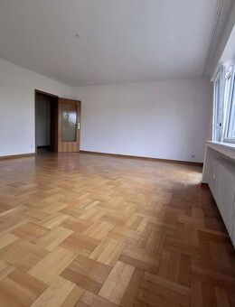 In Rheinnähe ruhige 3-Zimmer-Wohnung mit großem Sonnenbalkon (Linie 16) - Bornheim (Nordrhein-Westfalen)