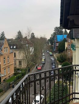 Schicke Dachmaisonette mit zwei Bädern in feiner Villa. - Wiesbaden