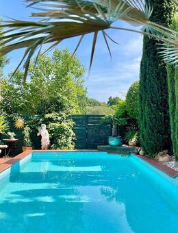 Charmantes Einfamilienhaus mit mediterranem Garten, Pool, Sauna und Kamin, PROVISIONSFREI!, - Stein (Bayern)