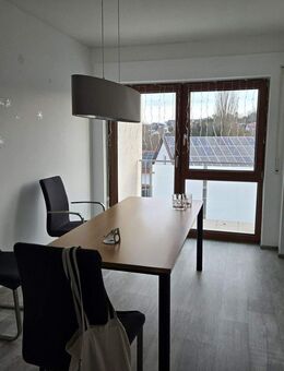 Traumhafte 4,5-Zimmerwohnung mit zwei Balkonen, fantastischer Aussicht und Top-Lage - Pfedelbach