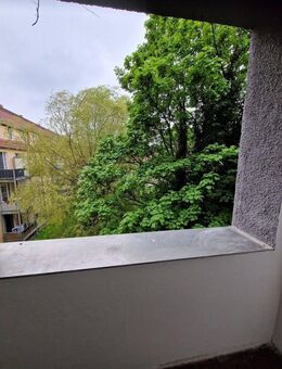 ATLAS IMMOBILIEN: 2 ZKB Balkon - Erfurt