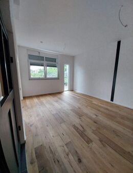 Frisch renovierte 2 Zimmerwohnung in ruhiger Lage in Singen zu vermieten - Singen (Hohentwiel)