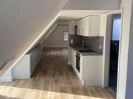 Renovierte 1-Zimmer-Wohnung im DG mit Dachterrasse - Lübeck