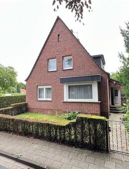Renovierungsbedürftiges Wohnhaus mit ca. 850 m² Grundstück in Aschendorf - Papenburg