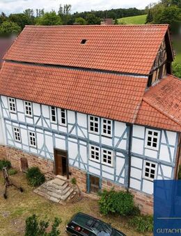 Großes Denkmalgebäude auf großem Grundstück in Malsfeld-Elfershausen. - Malsfeld