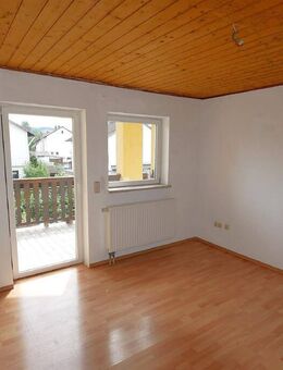Gemütliche 2-Zimmer-Wohnung über zwei Etagen in ruhiger Lage in Dörfles-Esbach - Dörfles-Esbach