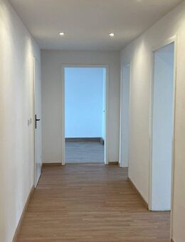 Schnell sein lohnt sich: Mit Stellplatz - Kernsanierte Wohnung auf dem Zeller Berg sucht neue Familie - Aue