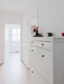 Moderne Neubauwohnung im OG mit Abstellraum und Südausrichtung in einem gepfl. 6-Parteienhaus - Hage