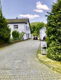 IST-Rendite 8%: Reitplatz, Pferdeboxen, Gästezimmer, 340m² Wfl., gehobene Ausstattung, 5800m² Grd - Schwalmtal (Nordrhein-Westfalen)