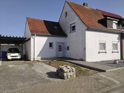***BÜSCHER IMMOBILIEN*** Geräumige und teilweise renovierte Doppelhaushälfte mit großem Grundstück im Westen der Stadt