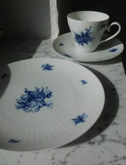 Rosenthal Porzellan Romanze Blau Kaffeeservice Wiinblad 10 Kaffee-Gedecke 3 tlg., 1 Milchgießer, 1 Zuckerdose, 1 Tortenplatte , 33 Teile zus. 125,- - Flensburg