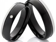 Schwarze Titanringe MOR8 mit Zirkonia oder Diamant - Aholming