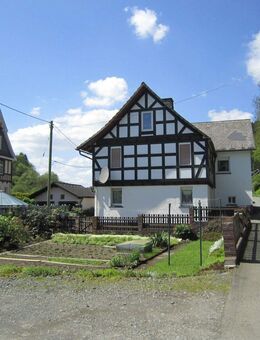 Zweifamilienhaus in ruhiger Wohnlage von Bad Berleburg-Elsoff - Bad Berleburg