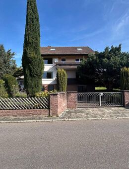 Zweifamilienhaus mit viel Potenzial und Baugrundstück in bevorzugter Wohnlage - Pforzheim