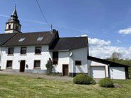 Gepflegtes Bauernhaus mit Nebengebäuden in Duppach - Duppach