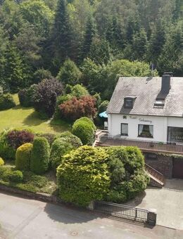 Gepflegtes Zweifamilienhaus mit Traumblick auf Leiwen - Leiwen