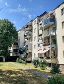 Stötteritz: Tageslichtbad mit Wanne I geräumige Küche mit Einbauküche I Balkon - Leipzig