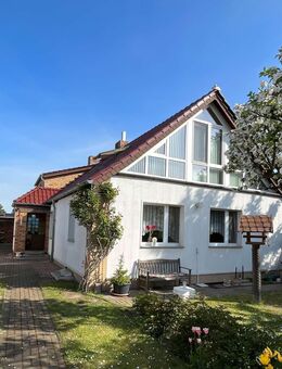 Wohntraum in Grün: Geräumiges Einfamilienhaus mit viel Nutzfläche und idyllischem Garten - Jessen (Elster)