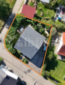 Mehr Raum für die Familie: 7-Zimmer-Haus mit flexibler Nutzung, Fernblick und moderner Technik - Reutlingen
