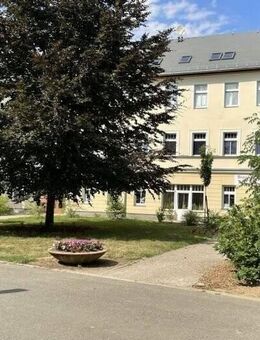 3-Raum-Wohnung (ca. 50 m²), renovierungsbedürftig – WG-geeignet, ruhige Lage am Johannisplatz, Glauchau (1. Obergeschoss) ! - Glauchau