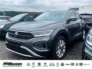 VW T-Roc, 1.5 TSI Life PARK, Jahr 2024 - Pohlheim