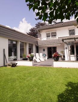 Großzügiges individuelles Einfamilienhaus mit großer teilüberdachter Terrasse und herrlichem Garten - Schwelm