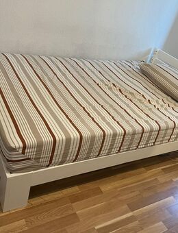 Weiß Bett mit Matratze - Velbert