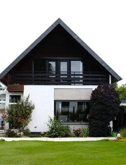 Bonn-Röttgen: Charaktervolles Haus mit Wintergarten, Einbauküche, Pool, Garage, wunderschönem Garten - Bonn